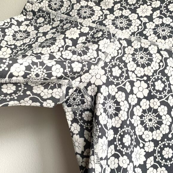 Lululemon Wunder‎ Under Crop Twiggy Size 6 - Picture 2 of 5